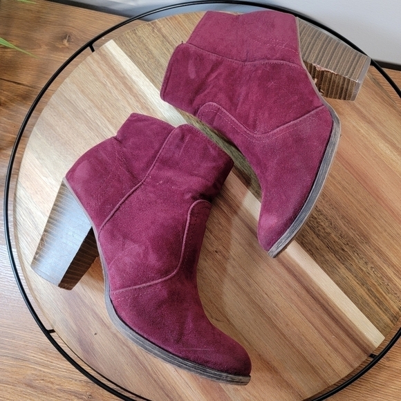 Breckellle's Wine / Maroon Colored Heather Ankle Booties vegan Size 8.5 - Picture 6 of 16